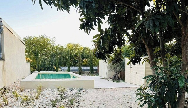 Architect's house with pool near Uzès