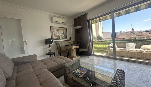 ASCOT, two-bedroom apartment near the sea