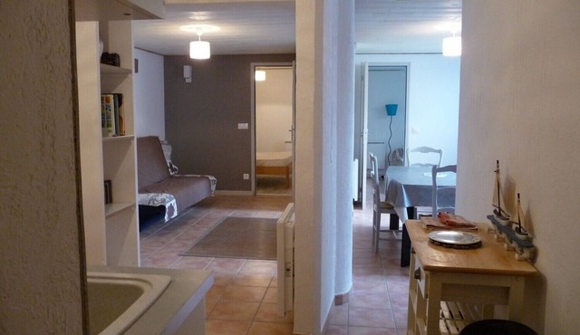 At 80m from the beach, apartment T2/3, sleeps 5 Saint Cyr sur mer, parking.