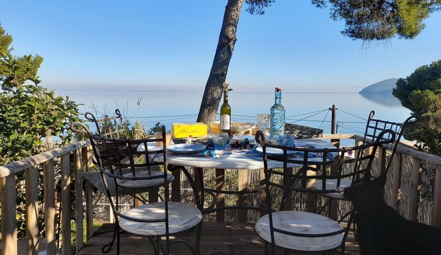 Atypical villa by the beach and the forest with seaside decoration