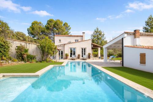 Aurenza - Piscine - Jardin paysager - Vue campagne