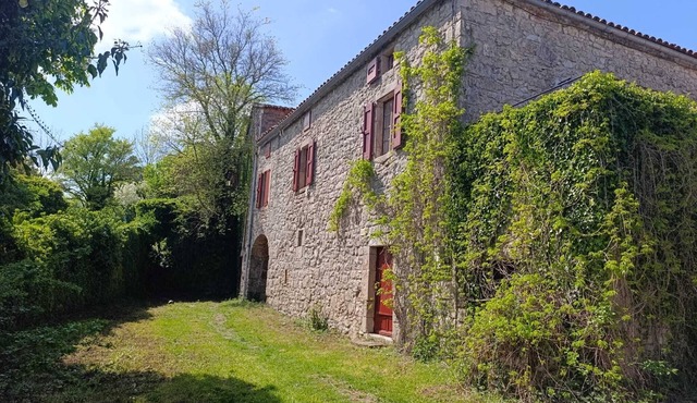 Authentic farmhouse at an elevation of 800 meters between Larzac and the Cévennes; sleeps 15