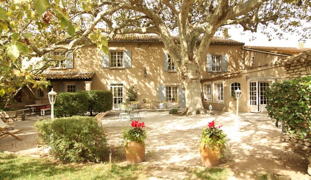 Authentic Provençal Mas | Sleeps 25 | 10 En-suite Suites | Pool | Large Garden