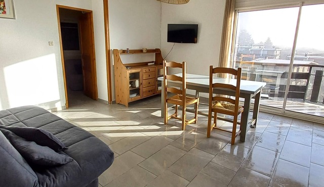 "Aux Aurores" – Charming Apartment with Mountain View and Balcony