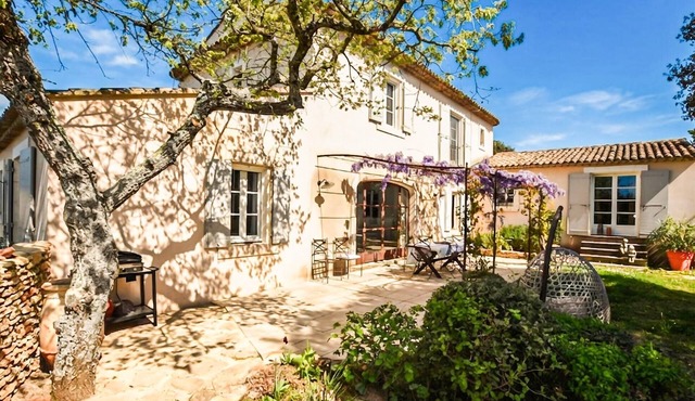 Awesome home in Bonnieux