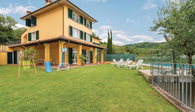 Awesome home in Massa e Cozzile PT