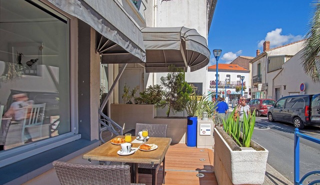 Azur Hotel