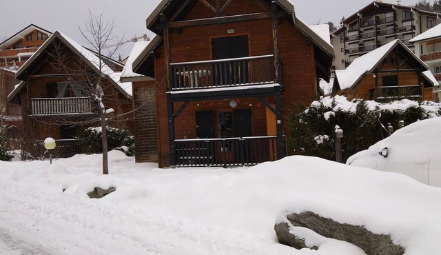 bas de Chalet Avec Jardinet Devant