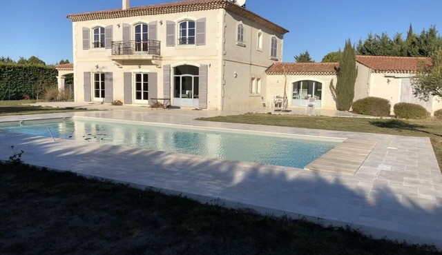 BASTIDE 320M² WITH PRIVATE POOL, "village on foot", 12 People