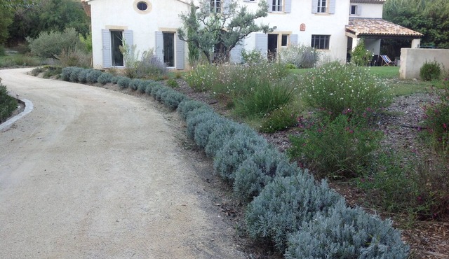 Bastide for rent nearby Aix-en-Provence ideal for family with children.