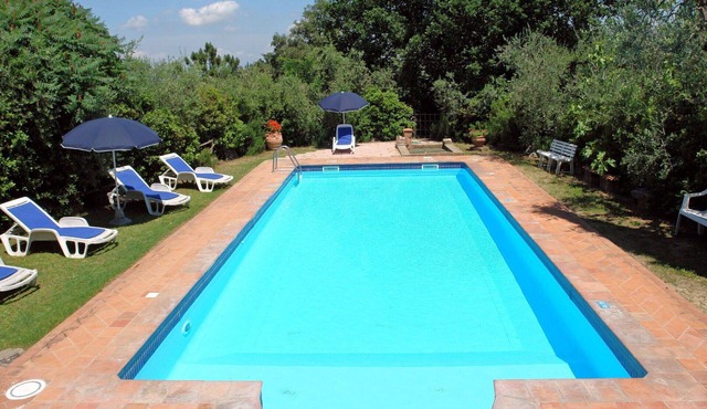Beautiful private villa for 9 people with WIFI, private pool, TV, patio and pets allowed