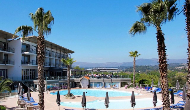 Beautiful apartment for 2 people with WIFI, A/C, pool, TV, balcony and pets allowed