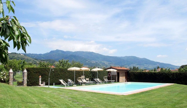 Beautiful apartment in villa for 2 guests with A/C, WIFI, pool, TV and terrace