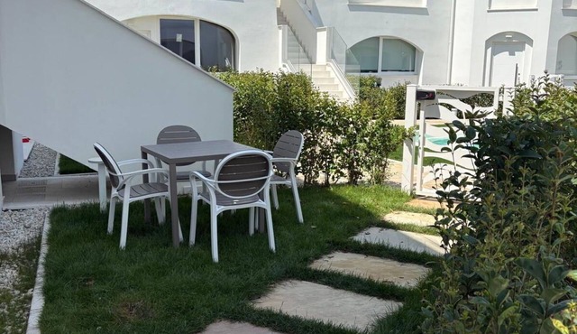 Beautiful apartment with pool, WIFI, A/C, TV and panoramic view, close to Porto Recanati