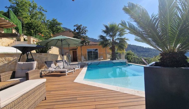 Beautiful family villa with sea view, swimming pool and jacuzzi