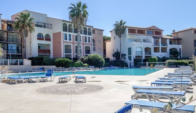 Beautiful apartment for 5 guests with pool, WIFI, TV, patio and pets allowed