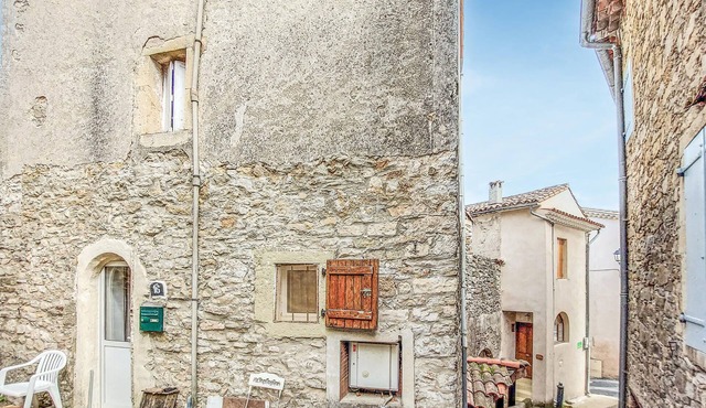 Beautiful home in Molières-Cavaillac with WiFi