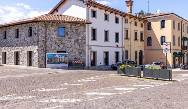 Beautiful apartment for 4 guests with WIFI, A/C, TV, balcony, pets allowed and parking