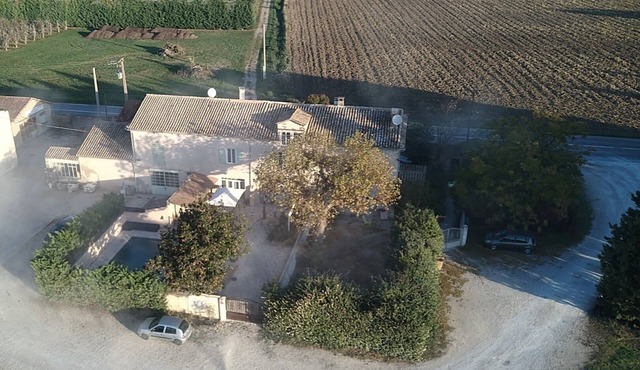 Beautiful Mas Provençal with 3 BED AND BREAKFAST + pool