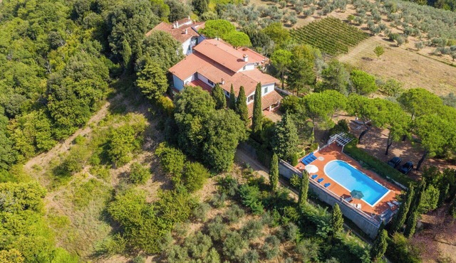Beautiful private villa for 10 people with WIFI, private pool, TV, patio and pets allowed