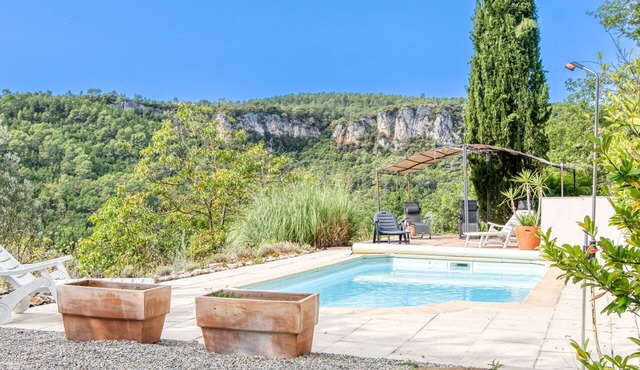 Beautiful private villa for 6 people with private pool, TV and patio