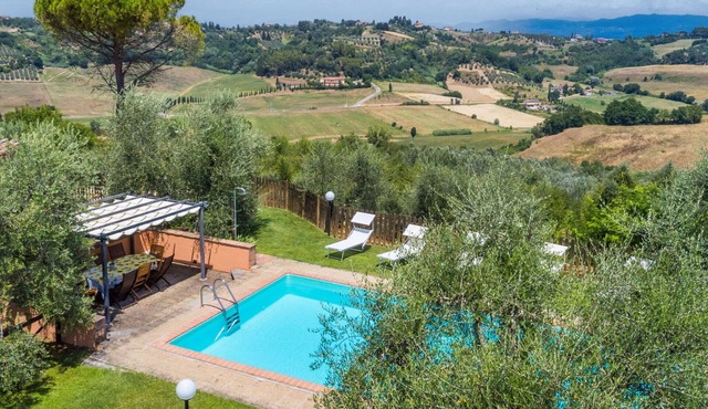 Beautiful private villa for 8 guests with private pool, A/C, WIFI, TV and terrace