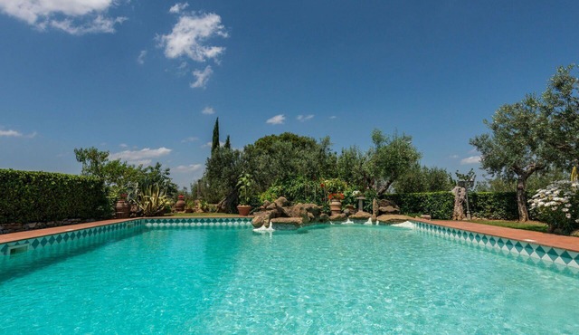 Beautiful private villa for 6 guests with private pool, A/C, TV, terrace and panoramic view