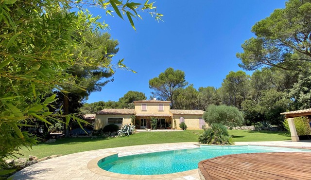 Beautiful property in quiet location