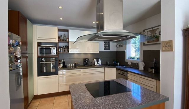 Beautiful provençal villa in the south of Marseille between the sea and the calanques