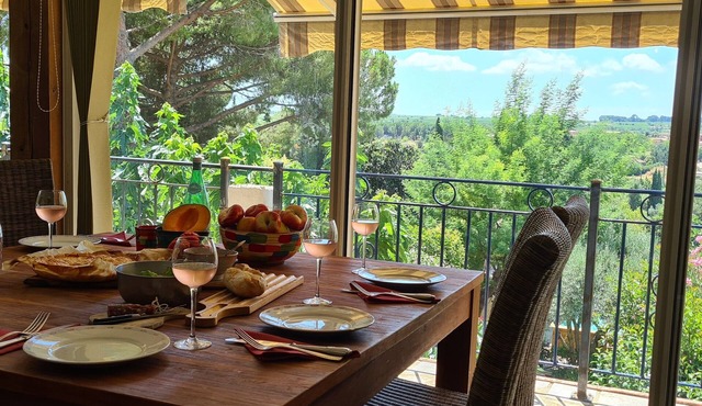 Beautiful Renovated House with Pool and Stunning Views – Perfect for a Couple