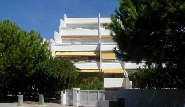 Beautiful studio with all comforts - air conditioning - parking - swimming pool - not overlooked