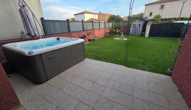 Beautiful Villa with Jacuzzi near Beach