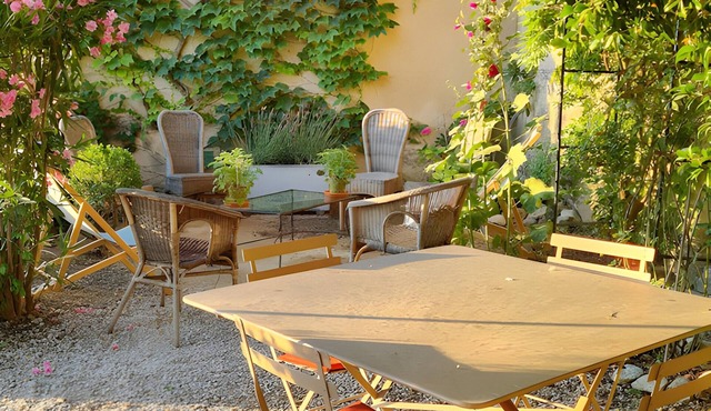 Bed and Breakfast 'Chambre Chez Thibaut Et Sophie' with Mountain View, Shared Terrace and Wi-Fi