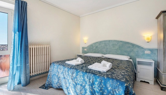 Bed and Breakfast 'Giardini Di Corte - Standard' with Lake View, Wi-Fi and Air Conditioning