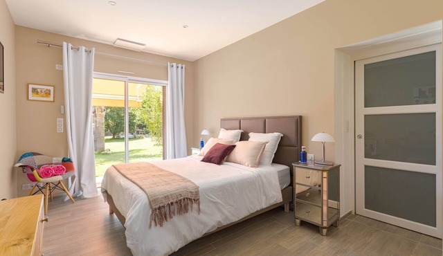 Bed and Breakfast 'Suite Sardane' with Mountain View, Wi-Fi and Air Conditioning