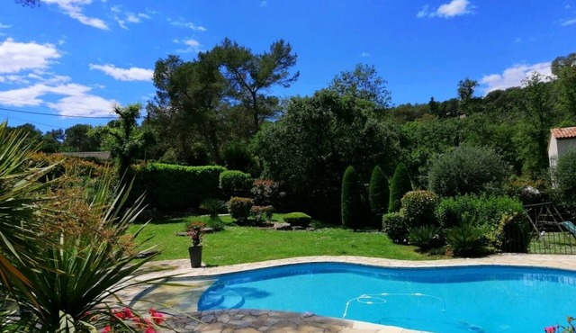 Between Monaco and Cannes Villa 2 bedrooms 4 people and its private swimming pool