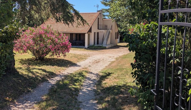 Between the sea and the Cévennes, 3-bedroom villa with a large fenced-in garden, near greenways