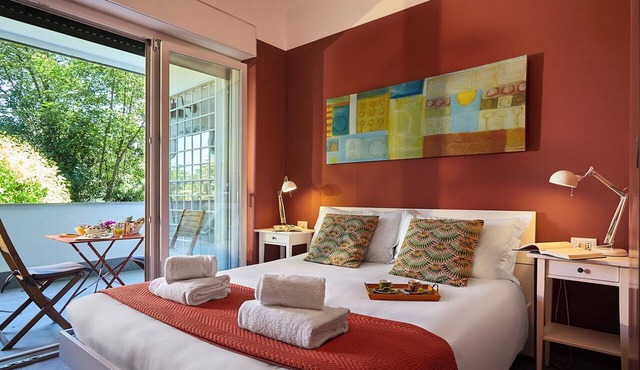 Borromini Deluxe Suite Cozy app. with terrace, Vatican view, secure parking u.r.