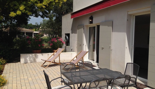 Bottom of independent 60m2 villa, 2 bedrooms, large terrace and golf ball