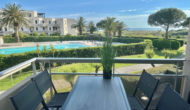 Breakfast with sea view - Bright apartment, direct beach.