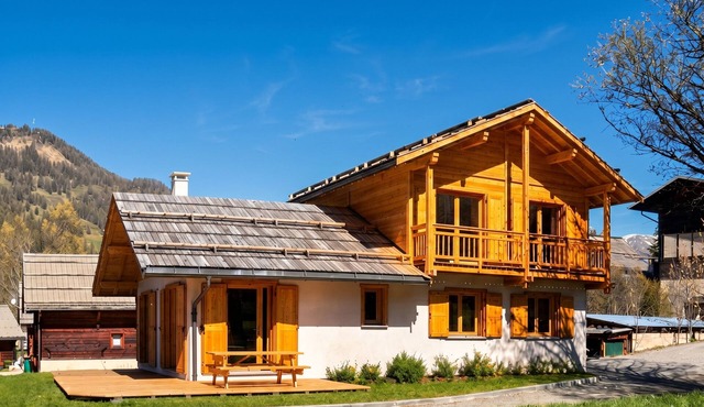 Breathe in the Queyras: cosy chalet, nature & great comfort, up to 8 people.