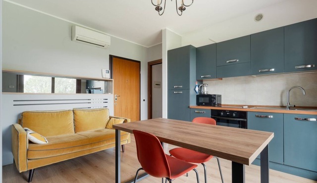 Bright 41m2 studio apartment, ideal for 2 people, located on the third floor of a building with lift.The accommodation is located in a quiet residential area, known for its direct view of the Parco Nord Milano.Served by the Milano Bruzzano FN station (su