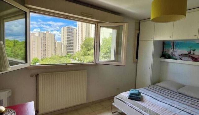 Bright studio with private parking - Walking distance to downtown