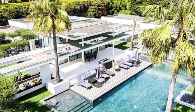 Californian villa with 2 pools in Mougins