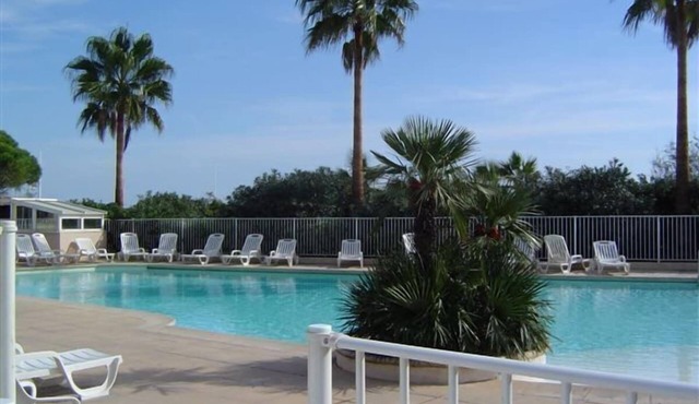 CAP HERMES - PORT FREJUS T2/3 -4pers: port plage piscine- terrace vue - garage