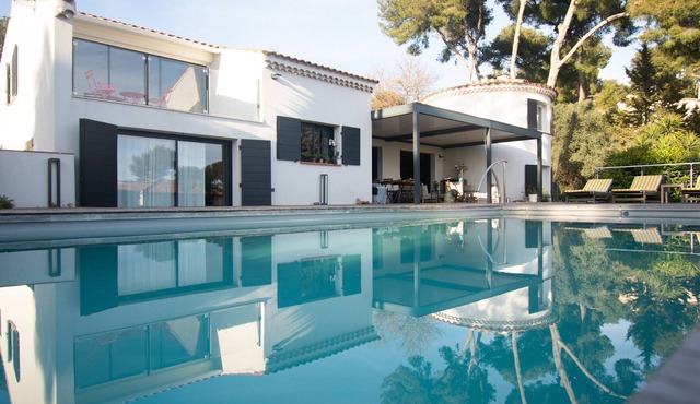 Carqueiranne: Charming Villa with Pool, Sea View, for 8 Guests