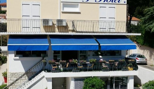 Carry Hotel