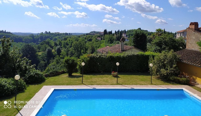 CASA DANTE Independent farmhouse, private garden fenced, swimming pool for exclusive use.