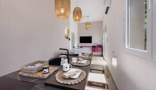 Casa Teresa Suite in Como – Modern Comfort with Private Garden and Free Parking
