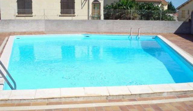Central 2BR Apartment with Pool, Sleeps 6, Near Beach and Shops